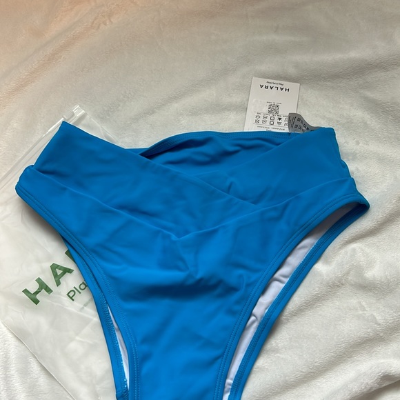 NWT HALARA Crossover bikini bottom - Picture 4 of 8